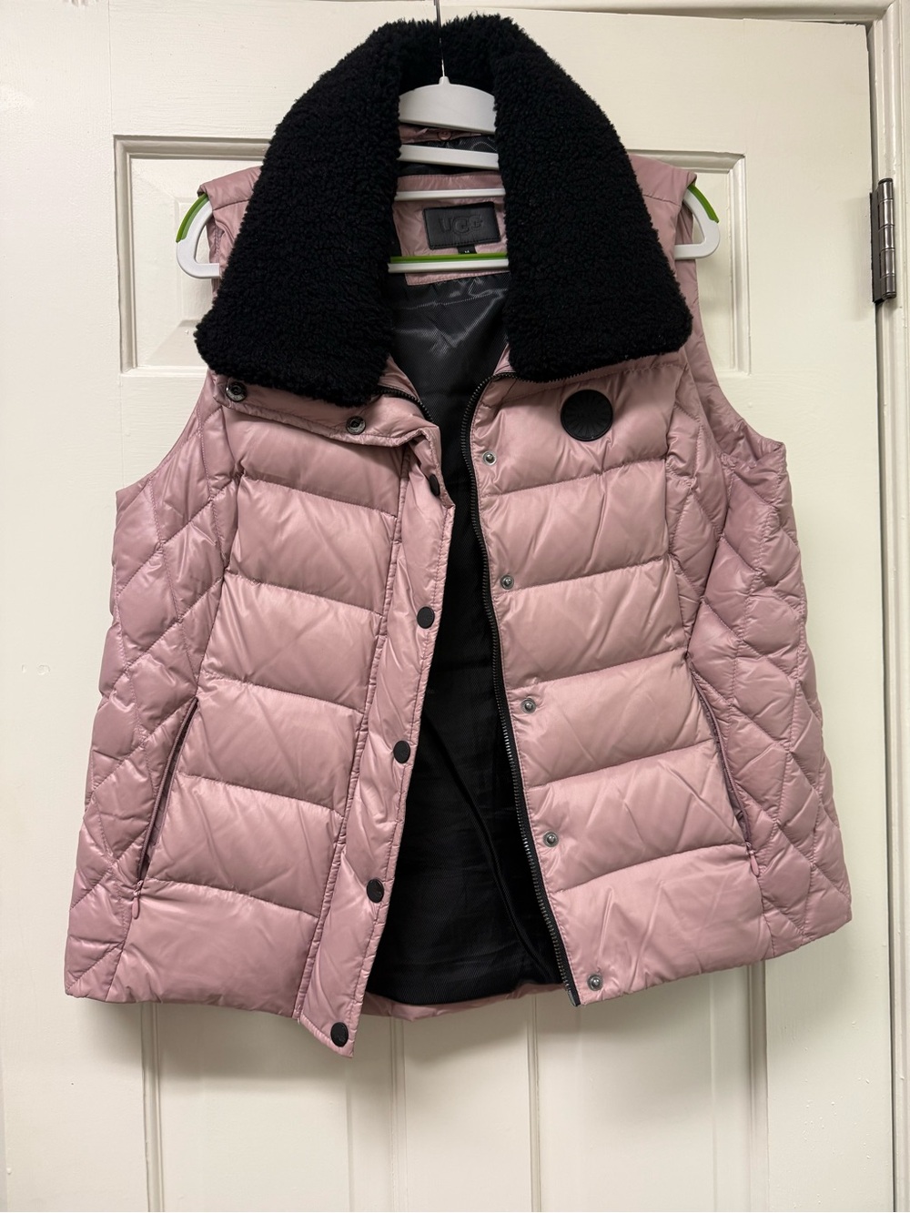 UGG Pink Quilted Puffer Vest Black Sherpa Collar Size Medium - Picture 8 of 11